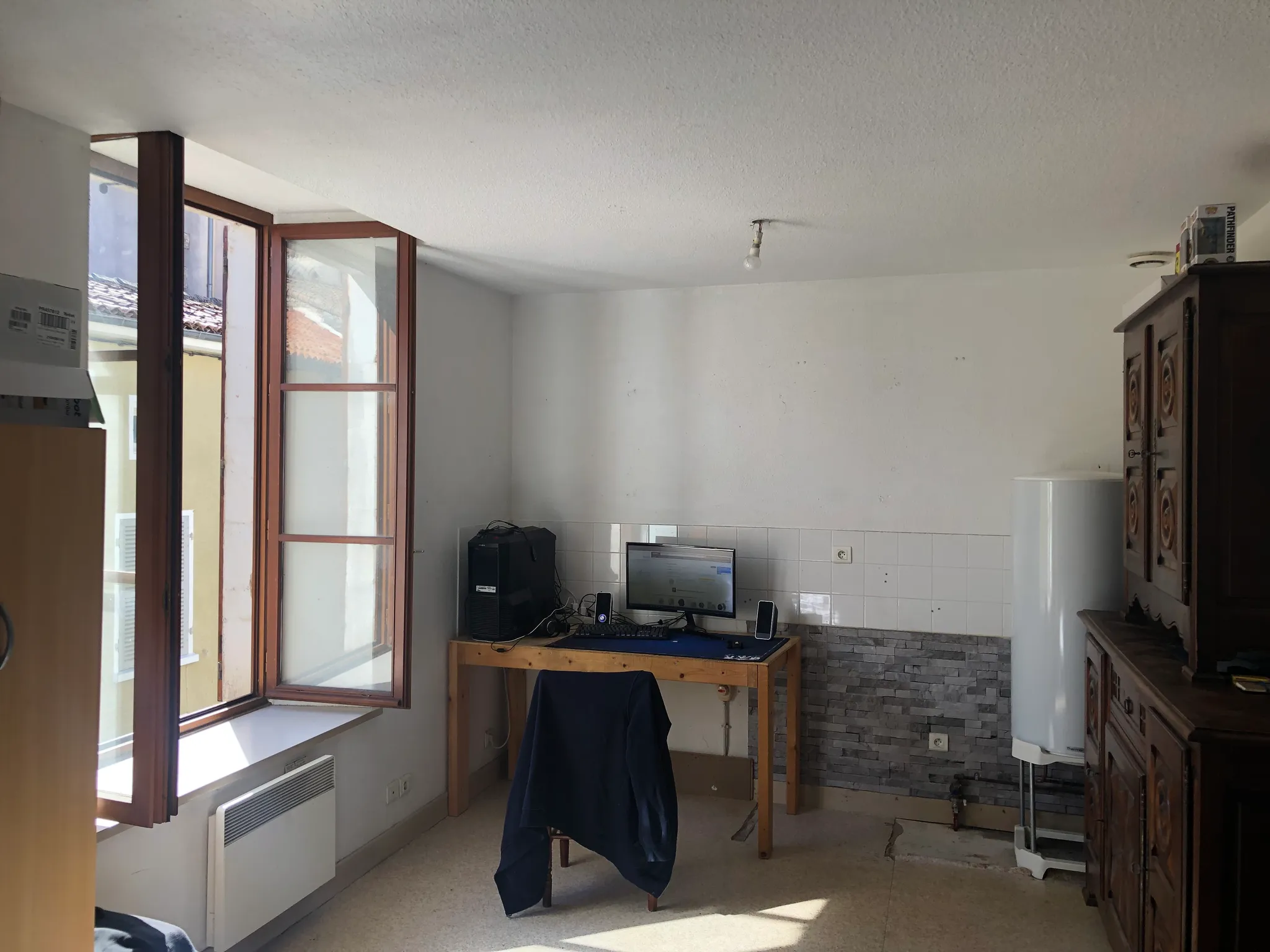Ensemble immobilier à vendre à Nanteuil-en-Vallée, Charente, avec jardin et dépendances — photo 5