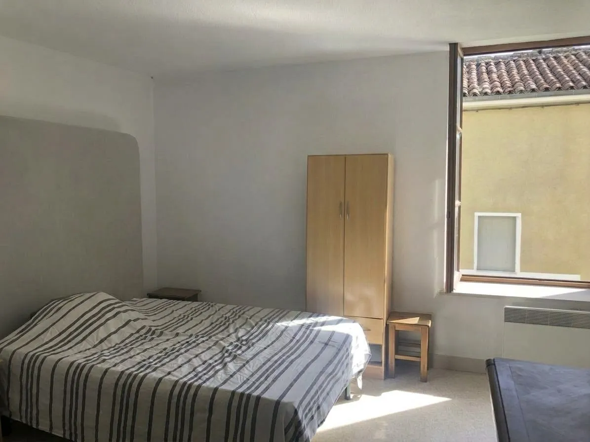 Ensemble immobilier à vendre à Nanteuil-en-Vallée, Charente, avec jardin et dépendances — photo 4