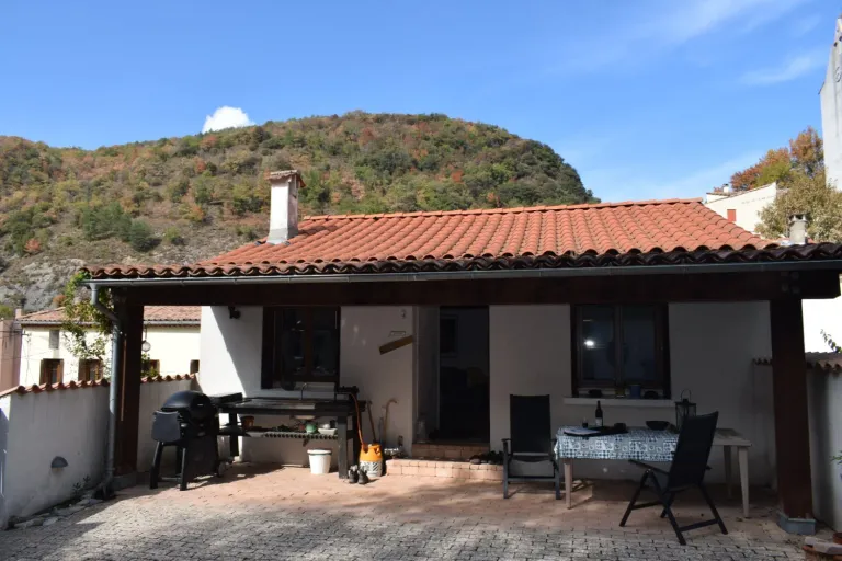 Maison de village à vendre à Axat, Aude, avec cour de 62 m² et garage Photo du bien