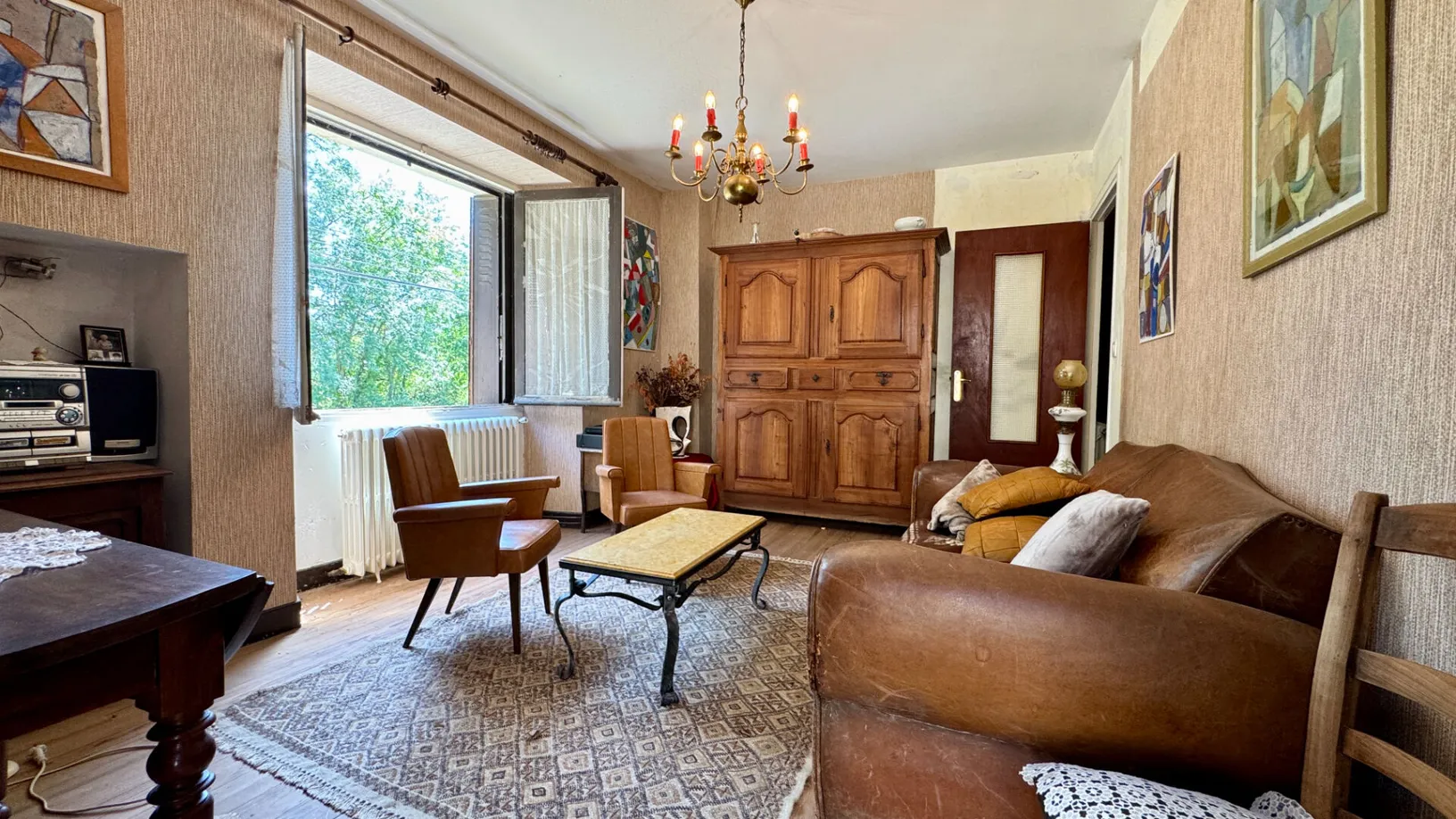 Frontenac, Lot : maison de village et 3 dépendances, terrain de 5 352 m² — photo 4