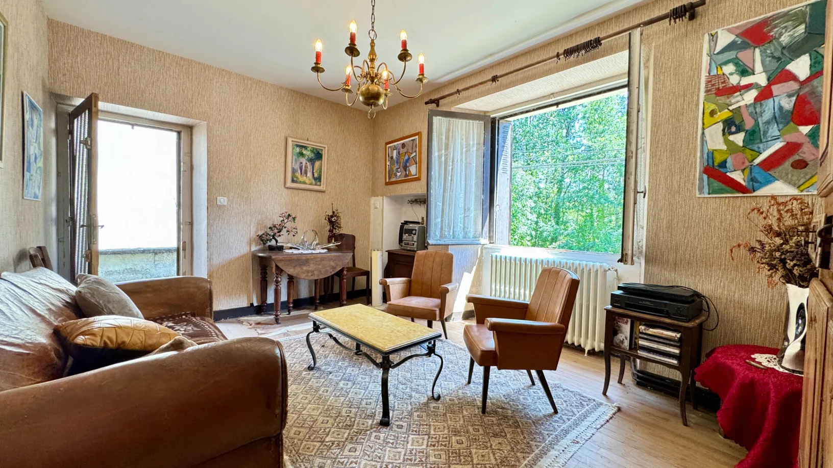 Frontenac, Lot : maison de village et 3 dépendances, terrain de 5 352 m² — photo 3