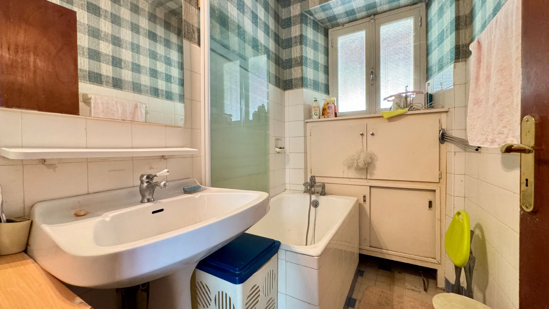 Frontenac, Lot : maison de village et 3 dépendances, terrain de 5 352 m² — photo 5