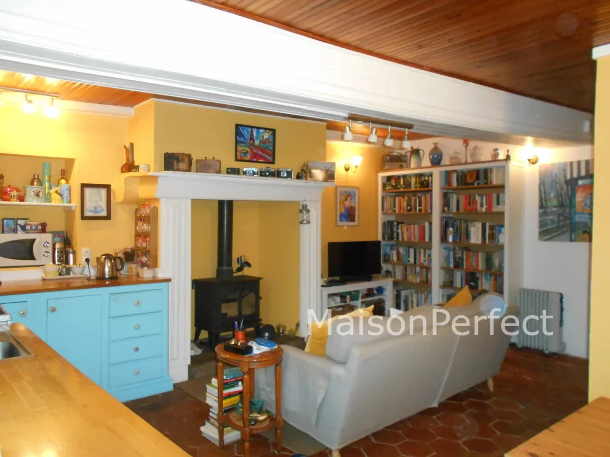 Maison de village en pierre avec jardin à Neuilly-le-Vendin, Mayenne — photo 6