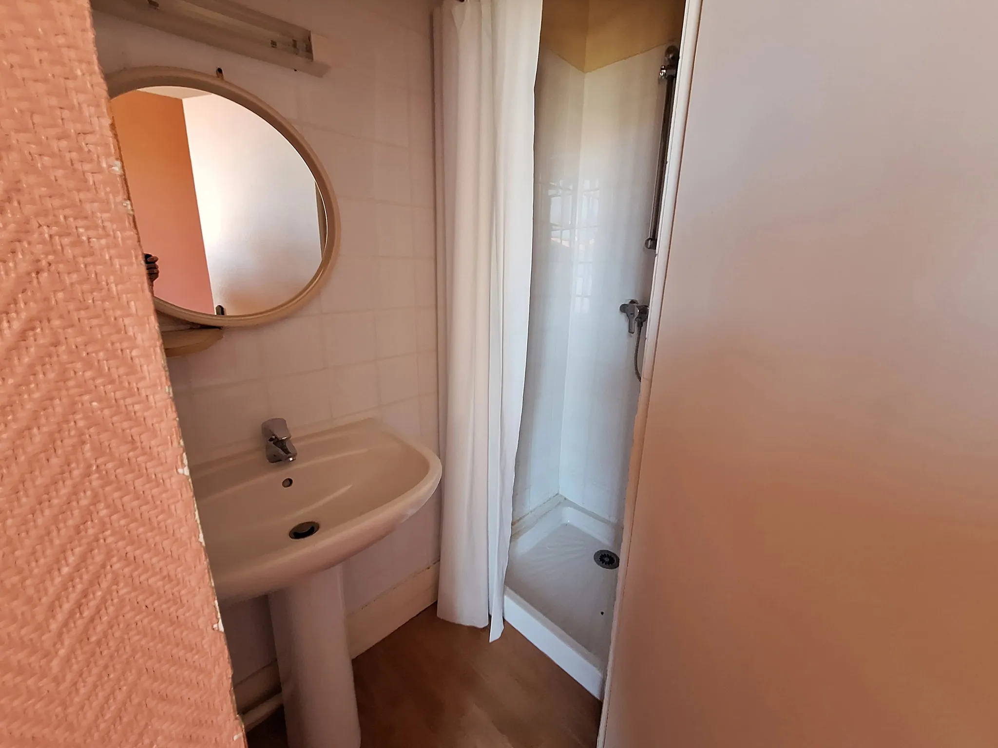 Village house to renovate with courtyard in Charroux, Vienne photo 10