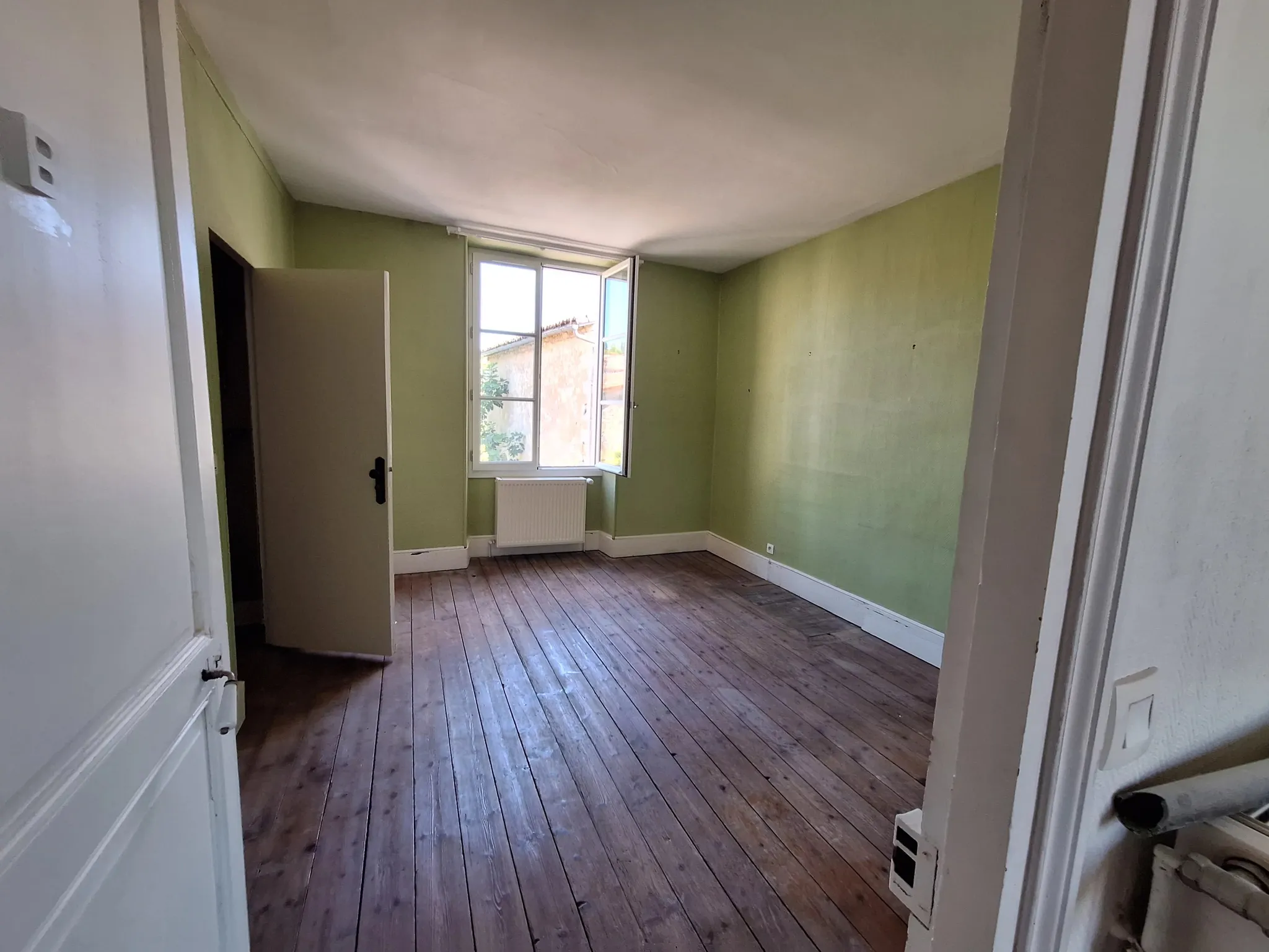 Village house to renovate with courtyard in Charroux, Vienne photo 8
