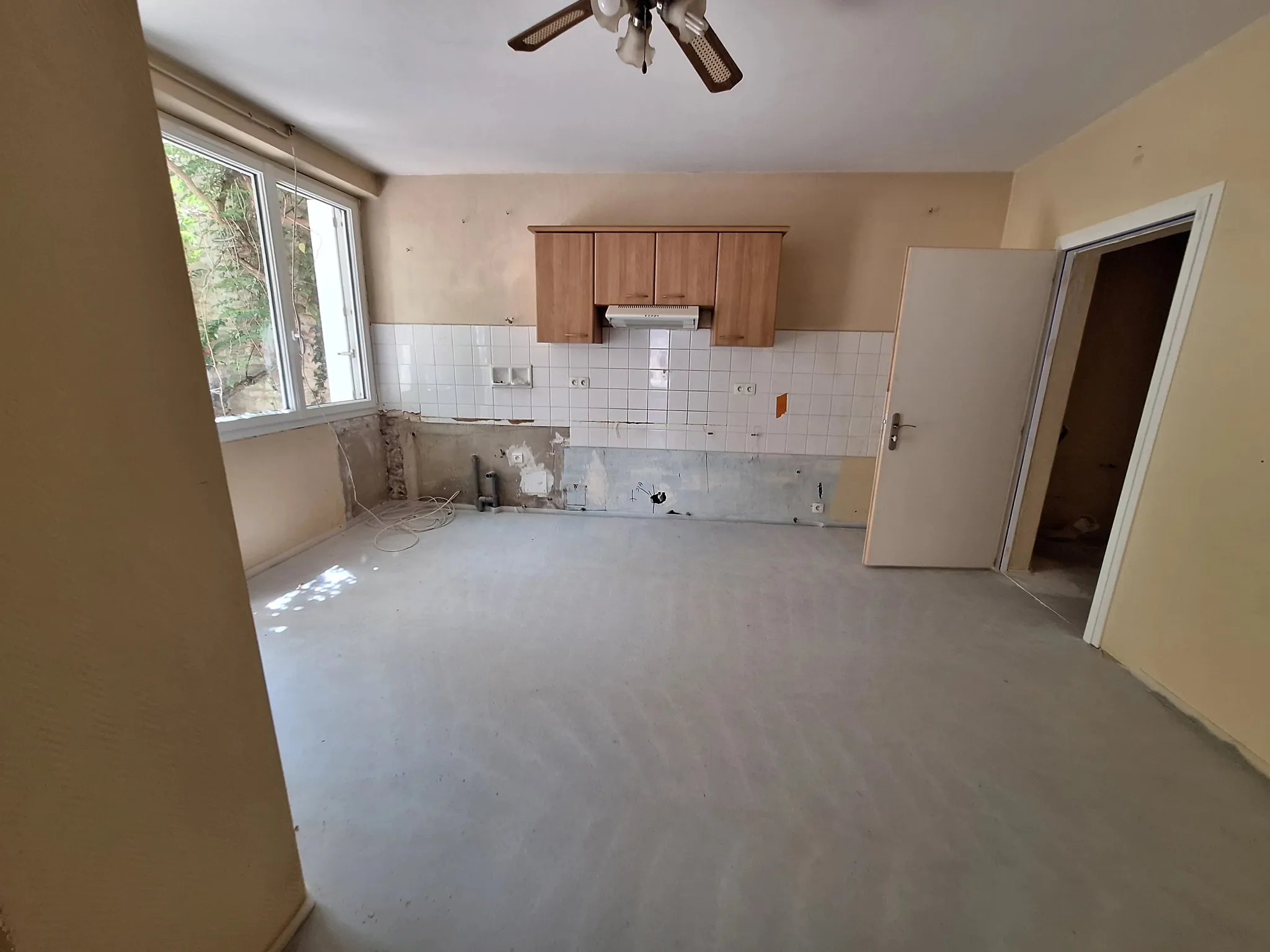 Village house to renovate with courtyard in Charroux, Vienne photo 3