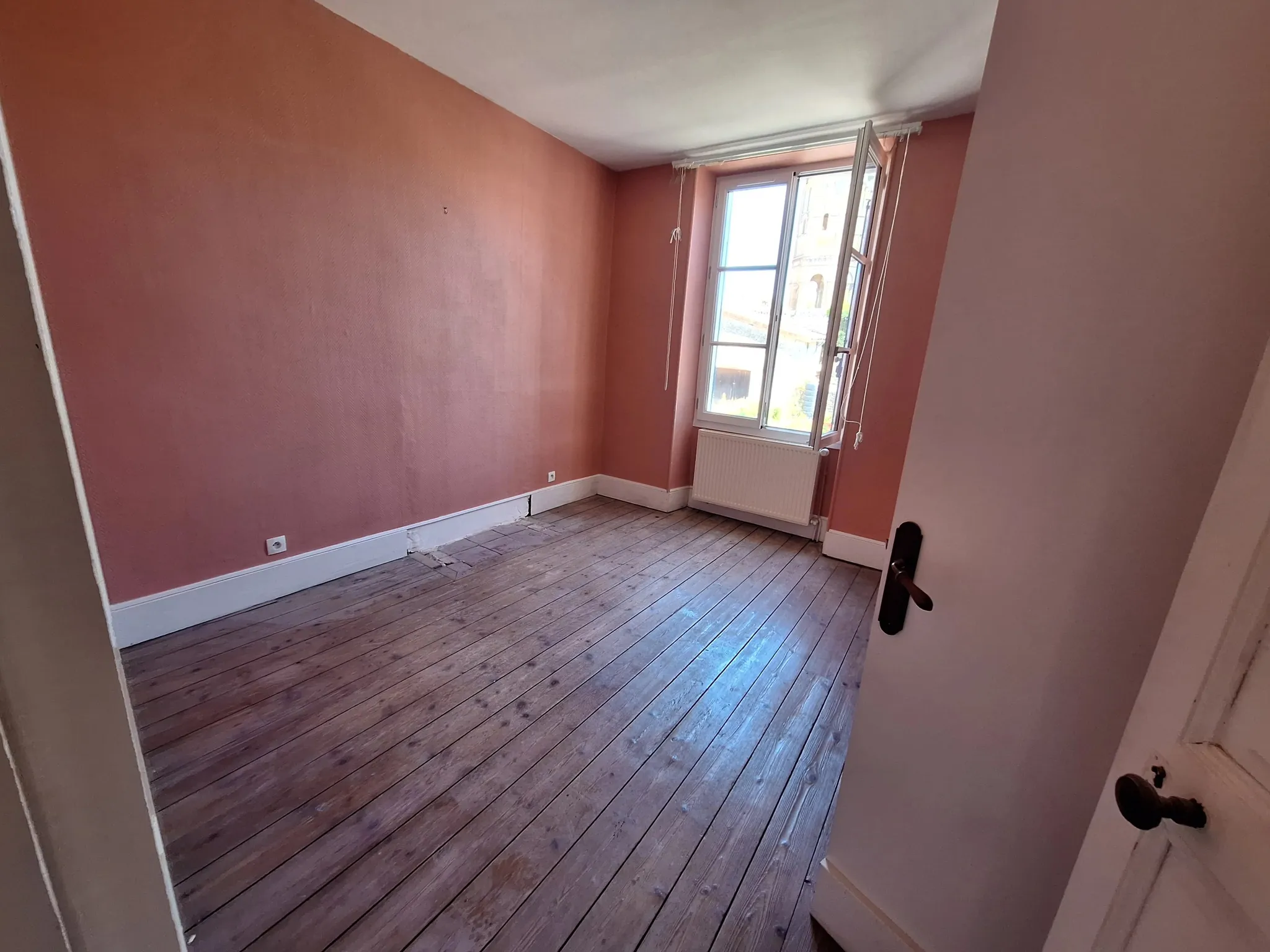 Village house to renovate with courtyard in Charroux, Vienne photo 7