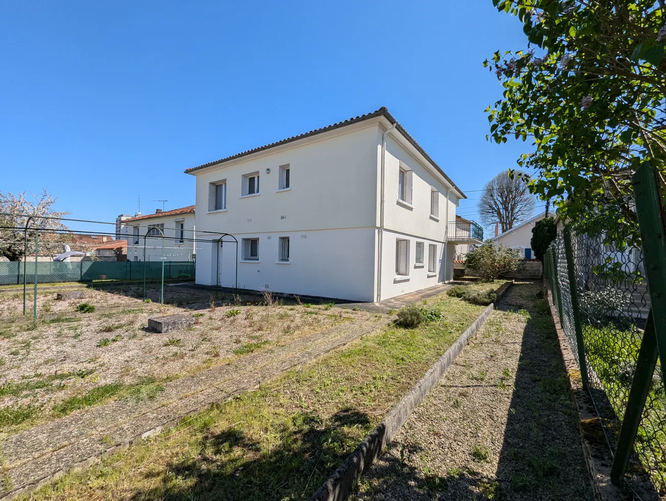 Maison familiale à vendre à Soyaux, Charente : 151 m² habitables et jardin clos — photo 2