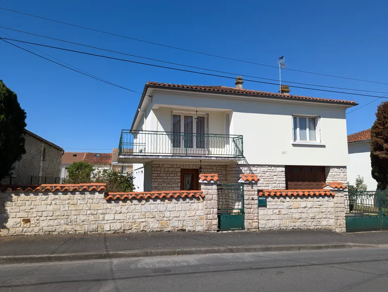 Maison familiale à vendre à Soyaux, Charente : 151 m² habitables et jardin clos Photo du bien