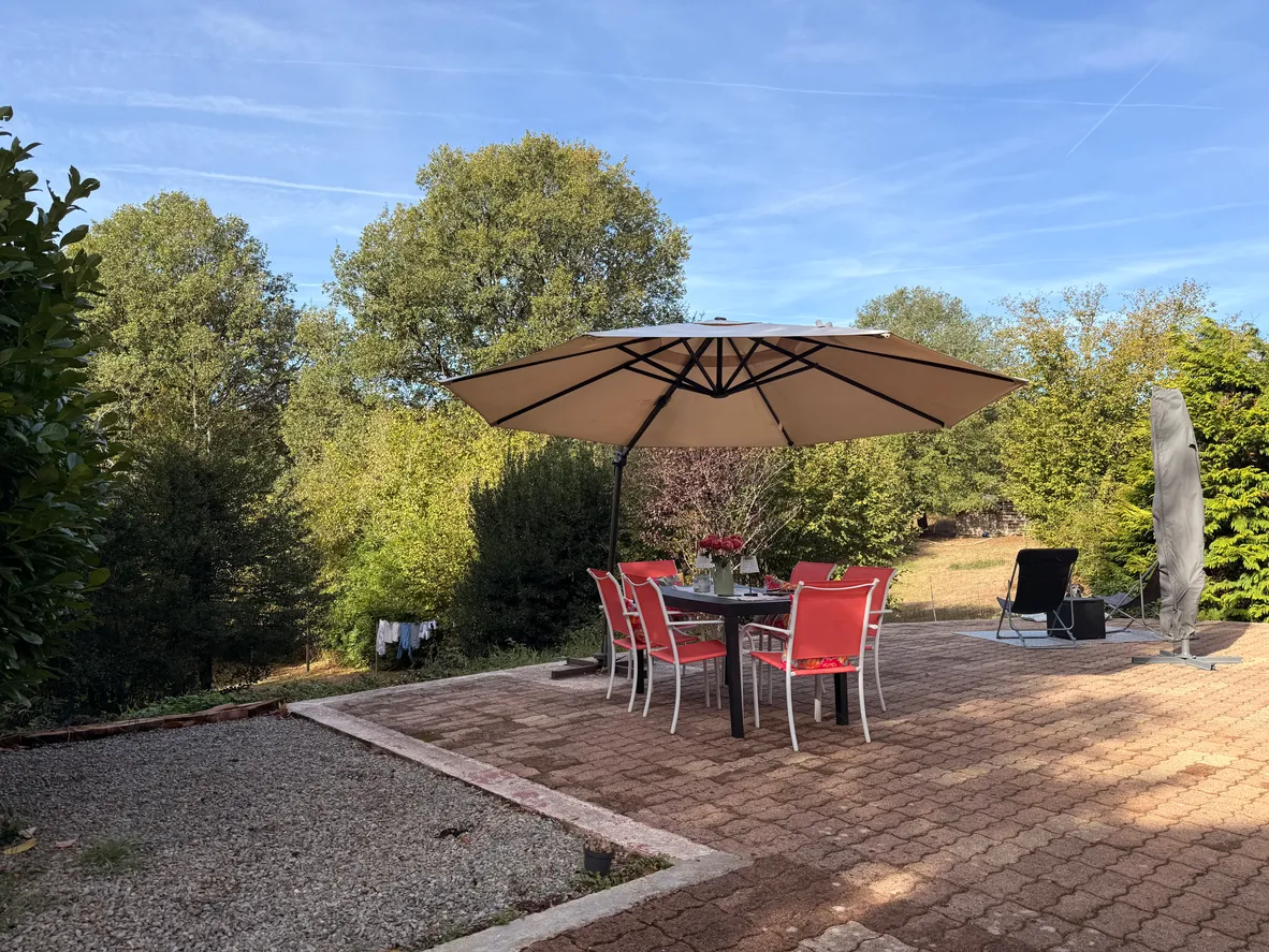 Maison de campagne rénovée avec terrain de 1,04 ha à Saint-Moreil, Creuse — photo 3