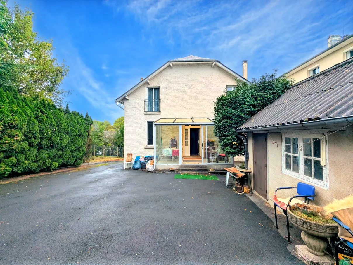 Village house for sale with garden in Arnac-Pompadour, Corrèze photo 2