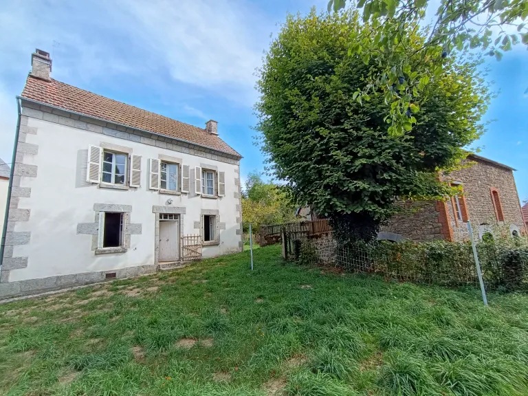 Deux maisons de campagne avec grange à Auzances, Creuse Photo du bien