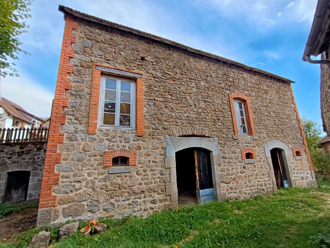 Deux maisons de campagne avec grange à Auzances, Creuse — photo 5