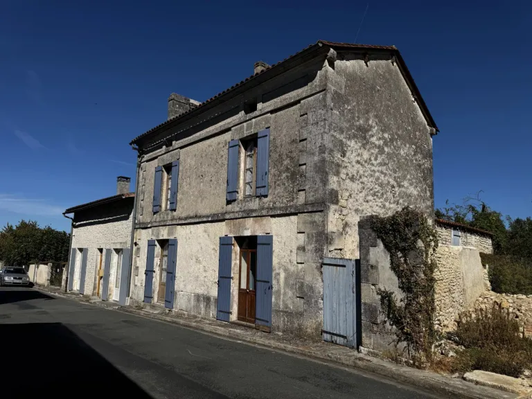 Maison de village à rénover avec jardin à Champagne-et-Fontaine, Dordogne Photo du bien