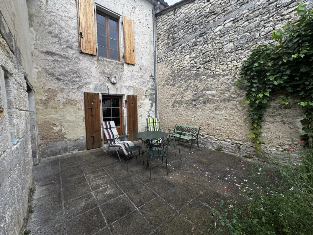 Village house to renovate with garden in Champagne-et-Fontaine, Dordogne photo 10