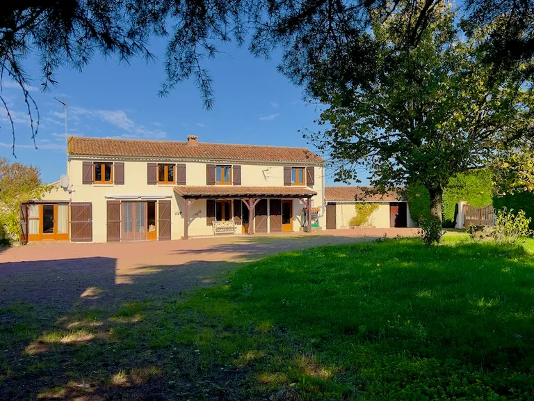 Maison de campagne en pierre à vendre à Plaine-et-Vallées, Deux-Sèvres, avec terrain de 5 924 m² Photo du bien