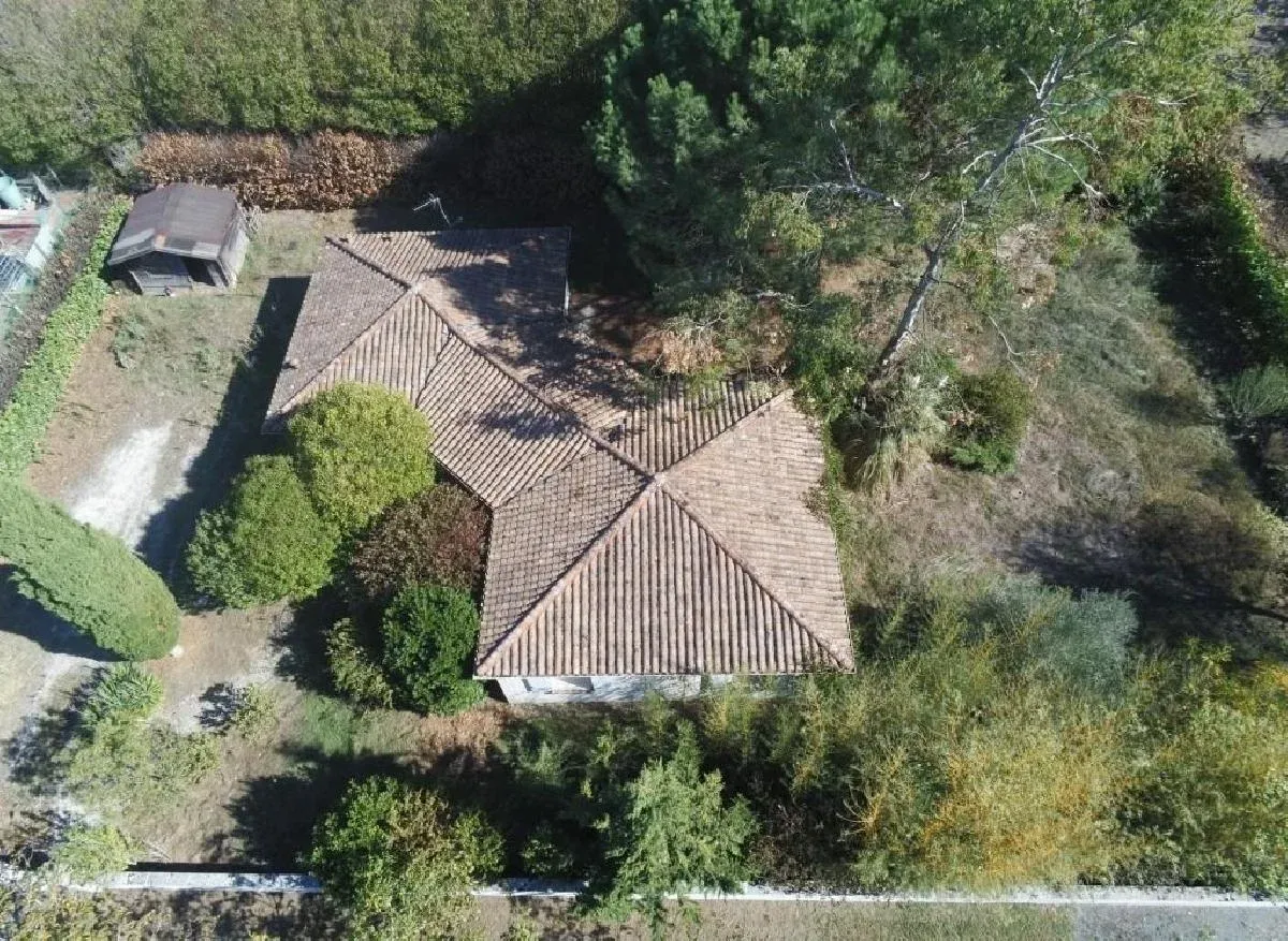 Maison de plain-pied à vendre près de Mansle, en Charente, avec jardin arboré — photo 3