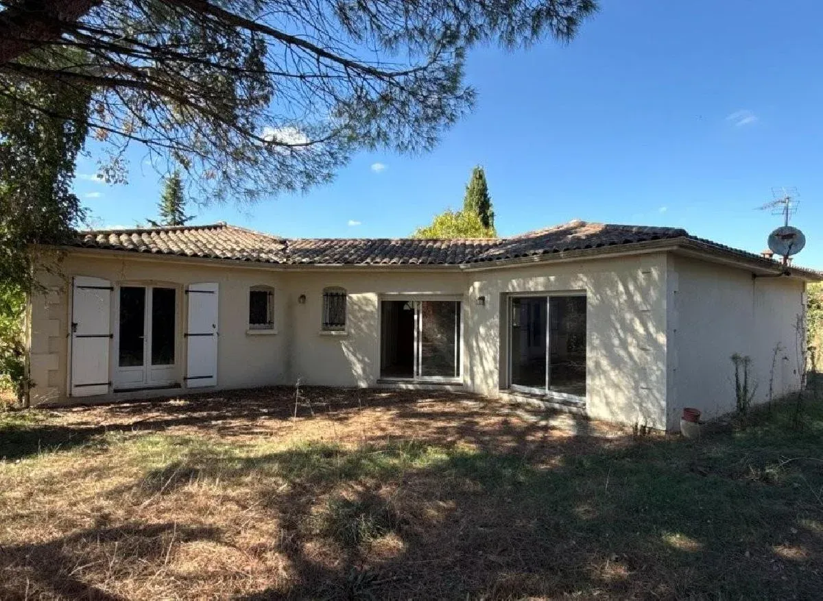 Maison de plain-pied à vendre près de Mansle, en Charente, avec jardin arboré — photo 2