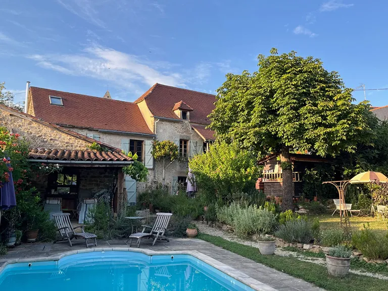 Maison de caractère rénovée avec piscine à Villeneuve, Aveyron Photo du bien