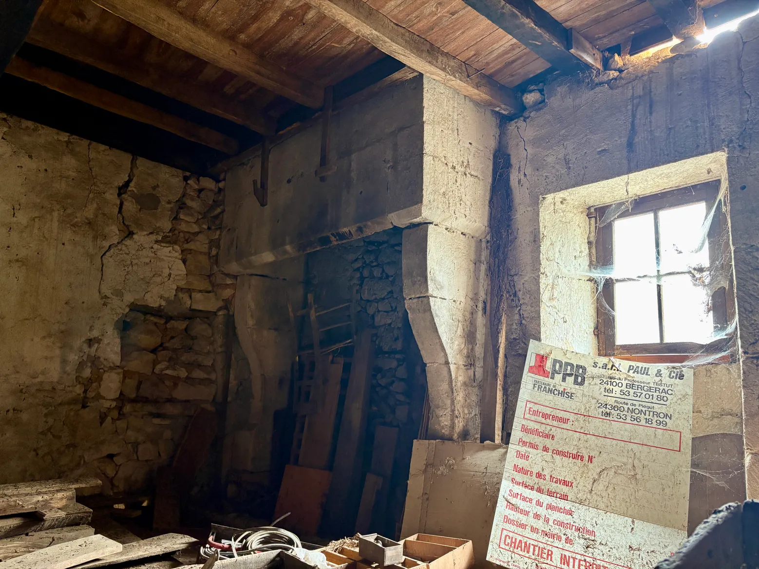 Maison de campagne à rénover avec grange à Saint-Pardoux-la-Rivière, Dordogne — photo 6