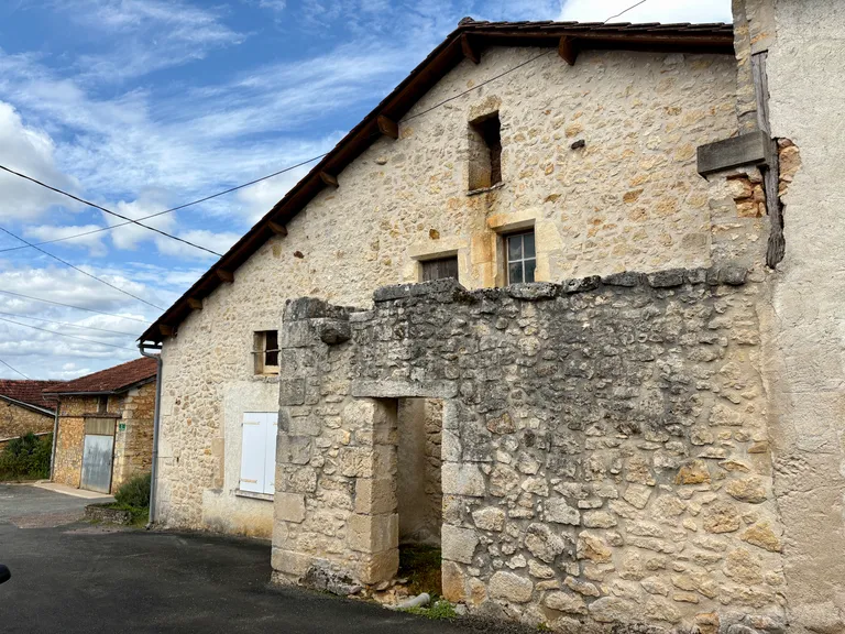 Maison de campagne à rénover avec grange à Saint-Pardoux-la-Rivière, Dordogne Photo du bien