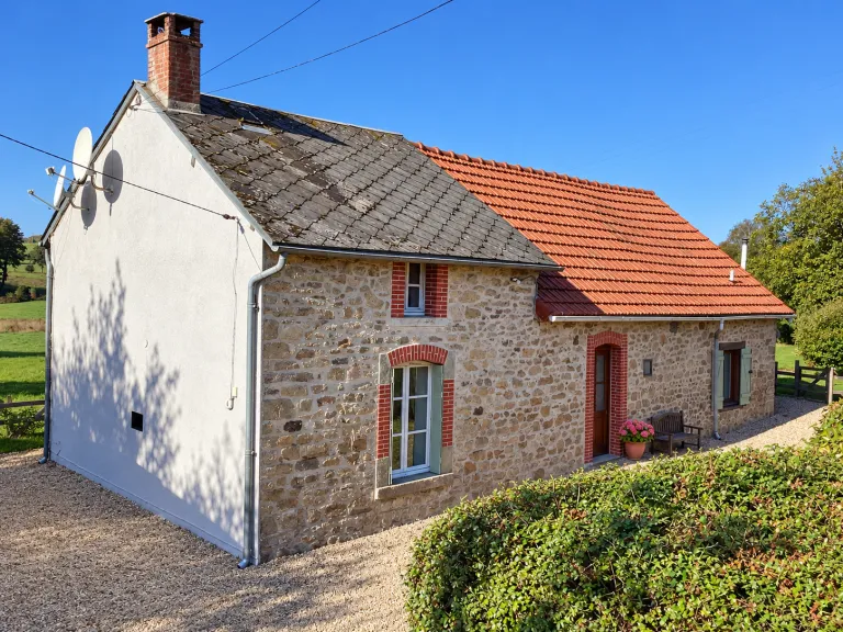 Maison de campagne rénovée avec jardin à Saint-Priest-la-Feuille, Creuse Photo du bien