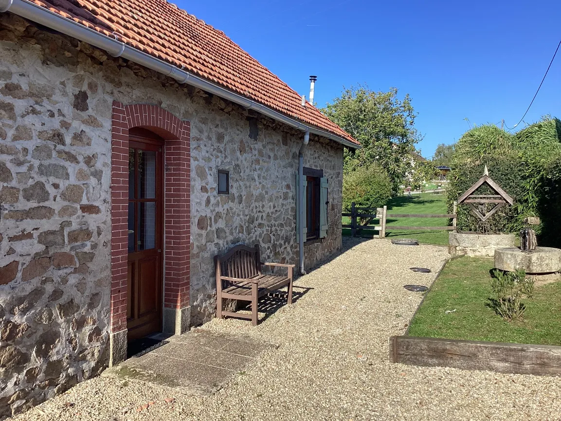 Maison de campagne rénovée avec jardin à Saint-Priest-la-Feuille, Creuse — photo 2