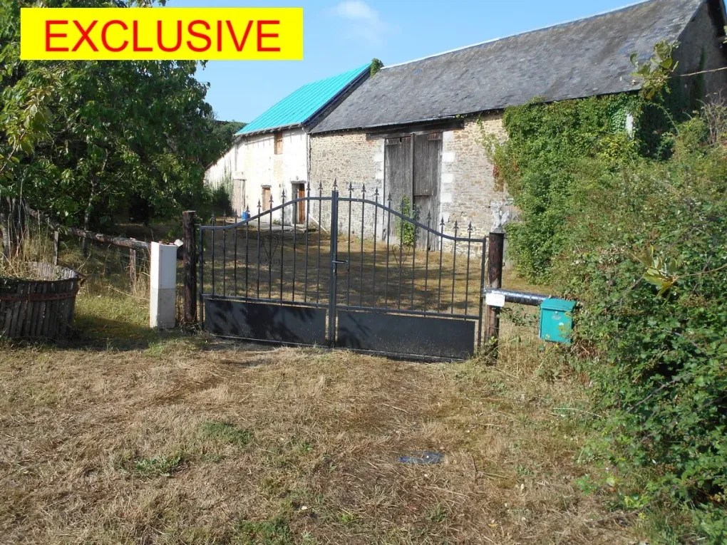 Maison de campagne en pierre à rénover à Saint-Cyr-en-Pail, Mayenne, avec terrain de 3 170 m² — photo 2