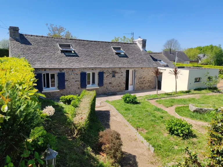 Longère en pierre à vendre à Pleyber-Christ, Finistère, avec jardin et dépendance Photo du bien