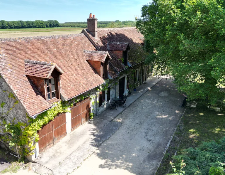 Maison à vendre à Baudres, Indre : 175 m² et terrain d’un hectare Photo du bien