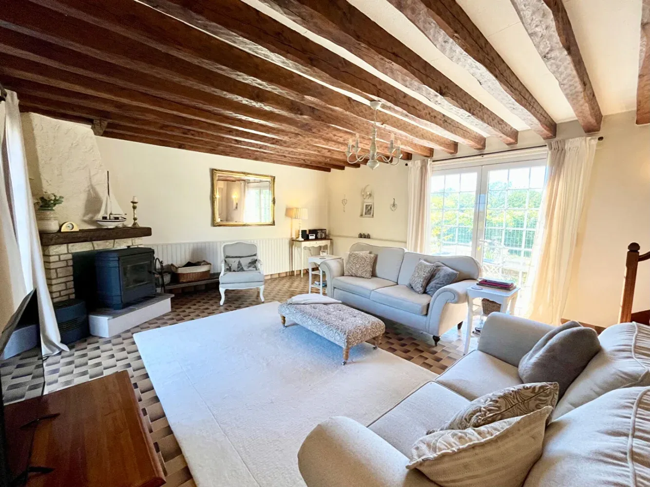 Maison en pierre à vendre près d’Usson-du-Poitou, Vienne, avec jardin et trois garages — photo 7