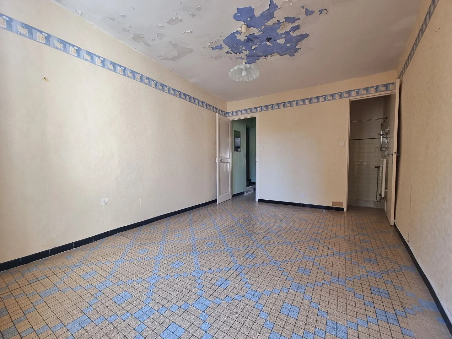 Maison de village à rénover à Montagnac, Hérault, avec 5 chambres et double garage — photo 7