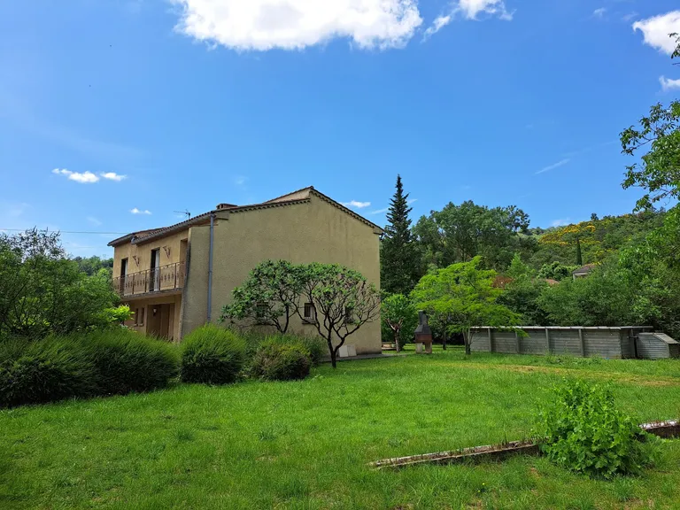 Maison individuelle avec piscine et jardin à Espéraza, dans l’Aude Photo du bien