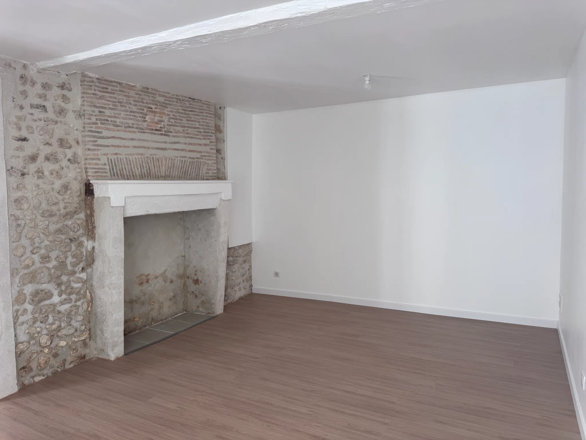 Renovated 94 m² Village House for Sale in Salles-Lavalette, Charente photo 2