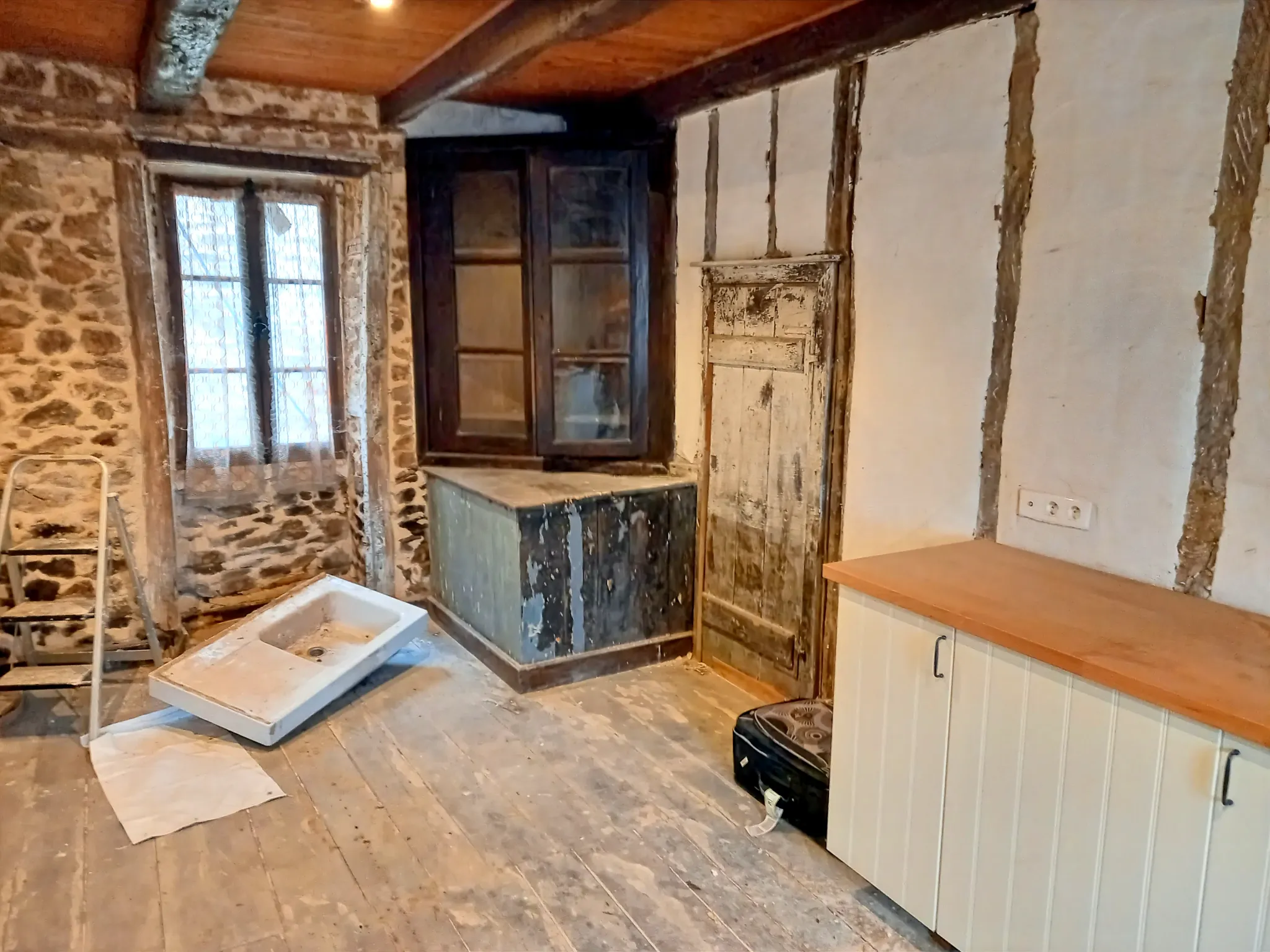 Stone Village House for Sale in Chamberet, Corrèze – 98 m² to Renovate photo 5