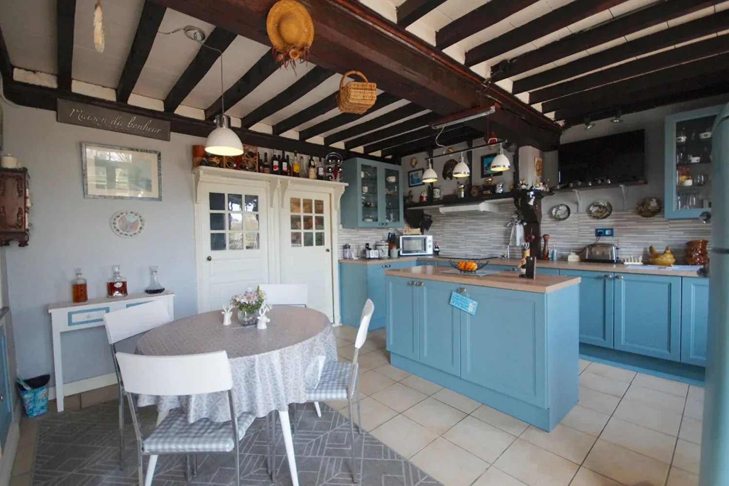 Characterful 5-bedroom village house in Notre-Dame-de-Cenilly photo 2