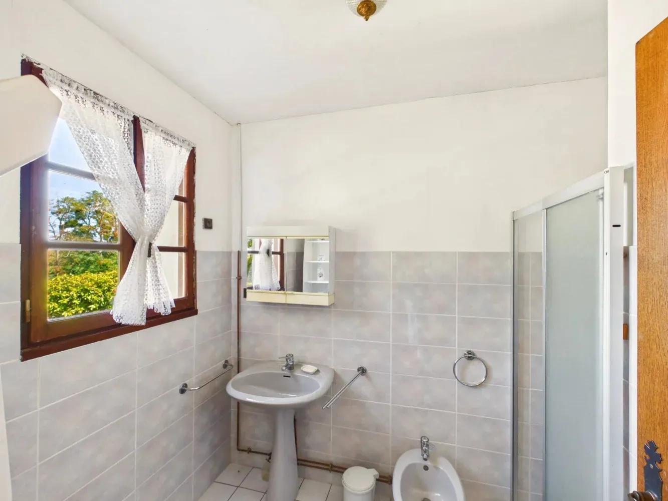 3-bedroom house with garden in Maisonnais-sur-Tardoire photo 6