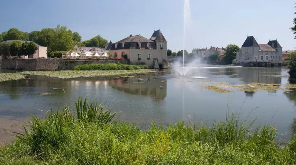 Maison de ville ancienne de trois niveaux avec cour à La Flèche — photo 4