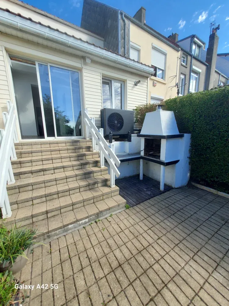 3-Bedroom Semi-Detached House with Private Garden in Boulogne-sur-Mer photo 9