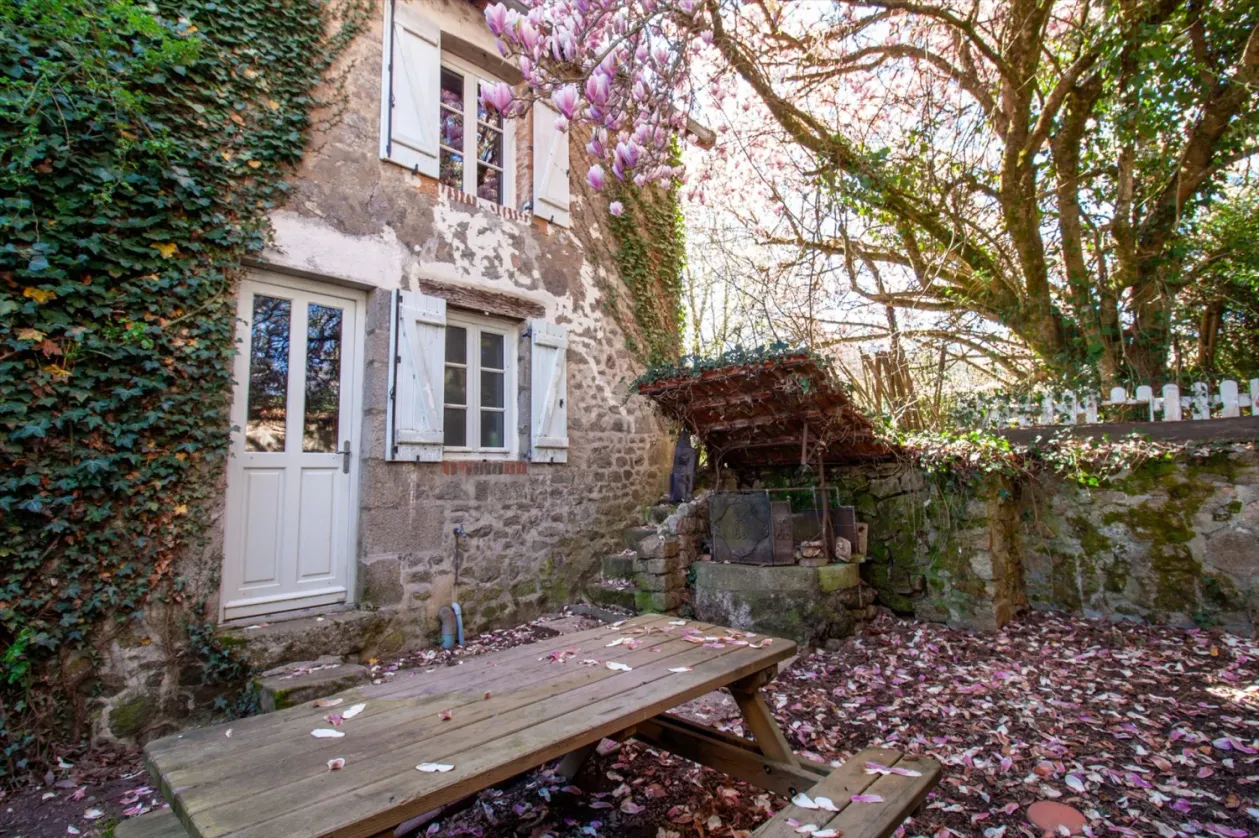 Stone house with courtyard, garden and barn in Saint-Sulpice-le-Guérétois, Creuse photo 5