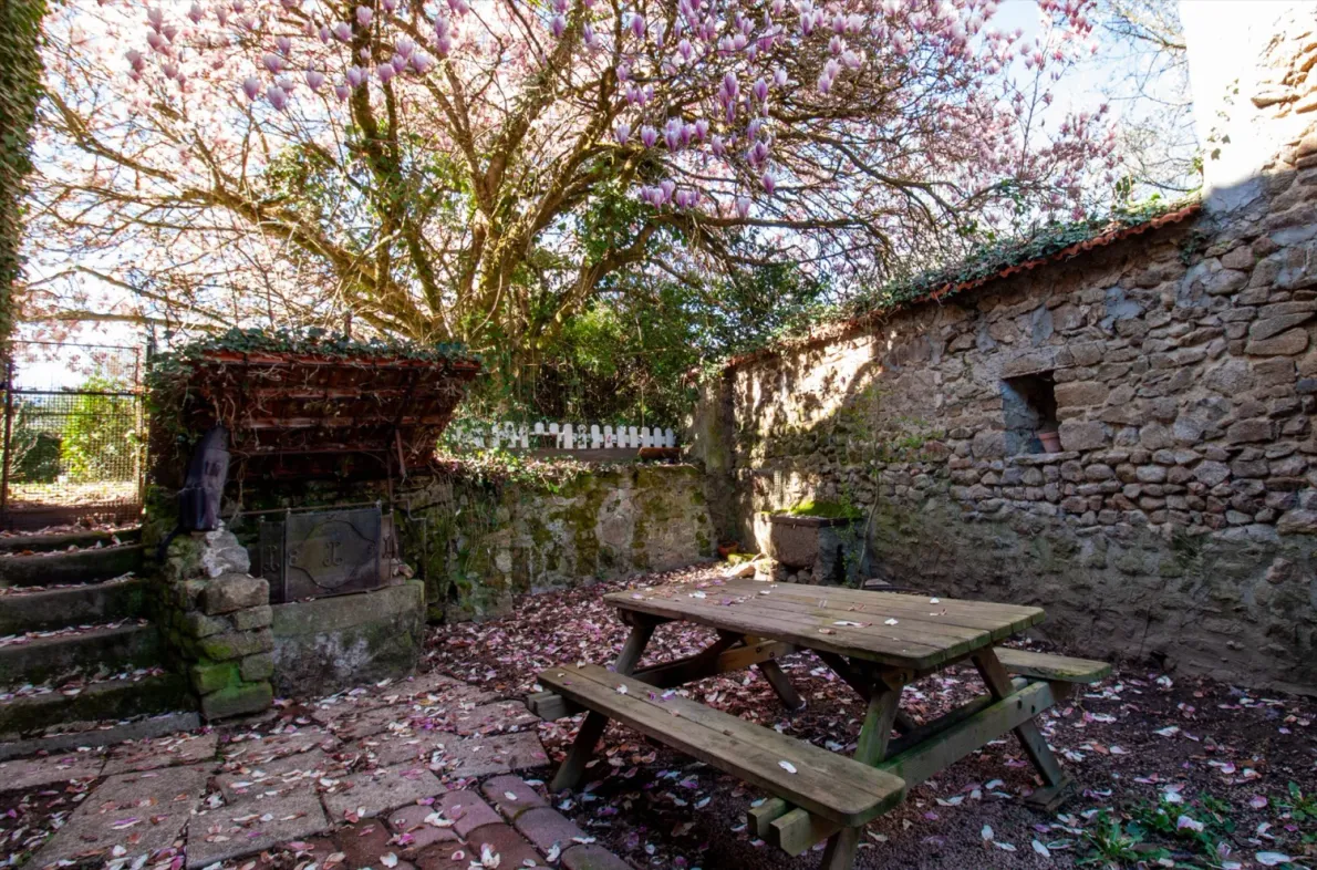 Stone house with courtyard, garden and barn in Saint-Sulpice-le-Guérétois, Creuse photo 4