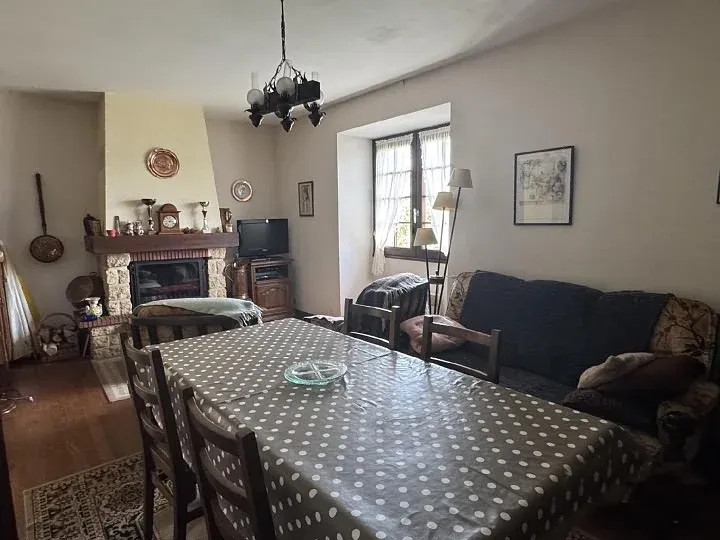 Maison ancienne en pierre et ardoise avec grange aménagée à Affieux — photo 2
