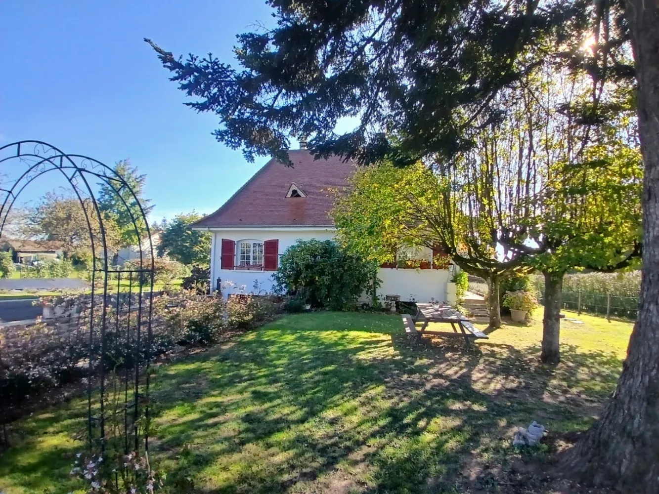 Detached 4-bedroom period house with countryside views in Saint-Priest-les-Fougères photo 10