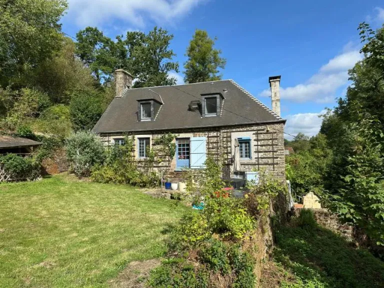 3-Bed Riverside House, Sourdeval, Manche Photo du bien