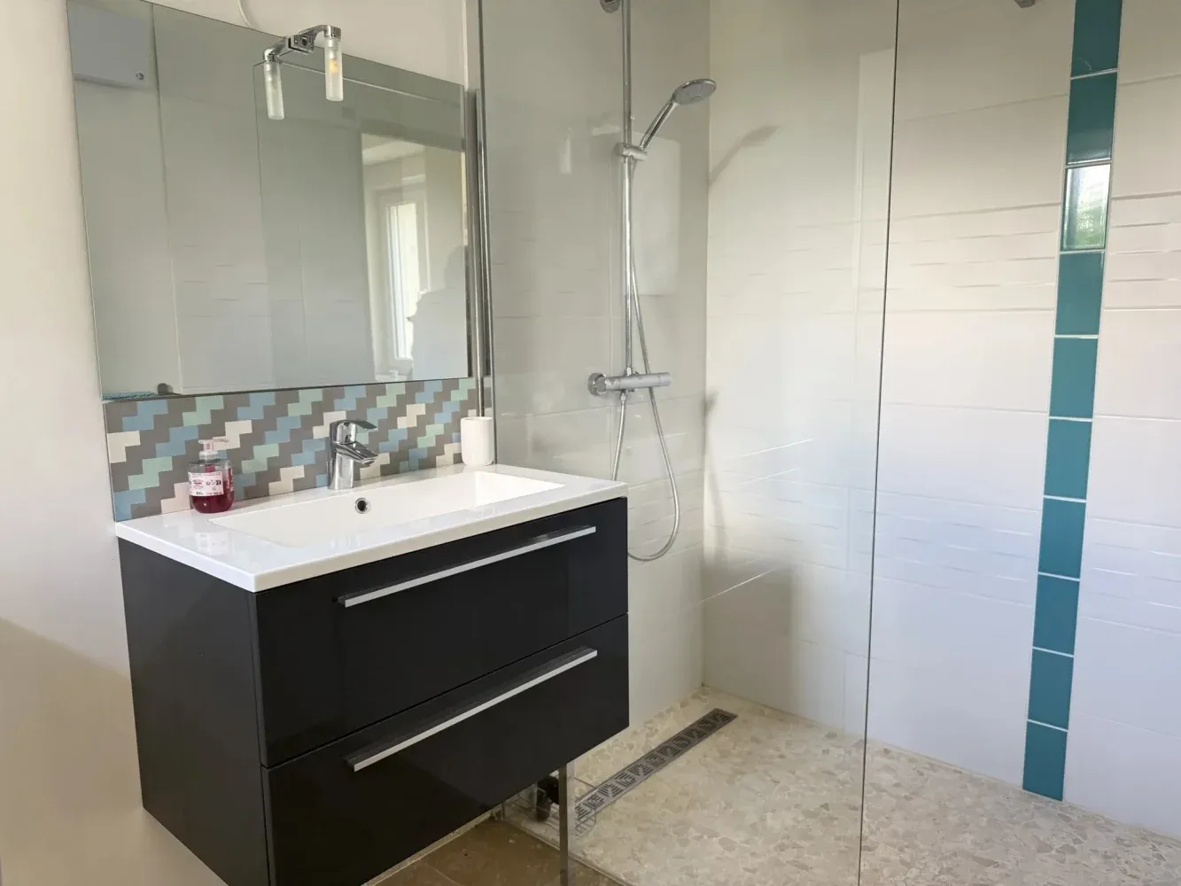 Recently Renovated 4-Bedroom/4-Bathroom Home with Pool, Barn and Views photo 10