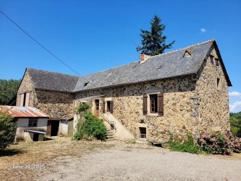 Fermette en pierre isolée avec dépendances à 7 km de Villefranche-de-Rouergue Photo du bien