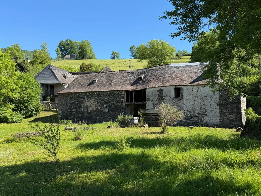Fermette à rénover avec dépendance attenante à Villeneuve, en Ariège