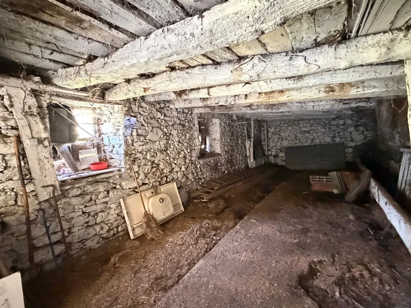 Fermette à rénover avec dépendance attenante à Villeneuve, en Ariège — photo 10