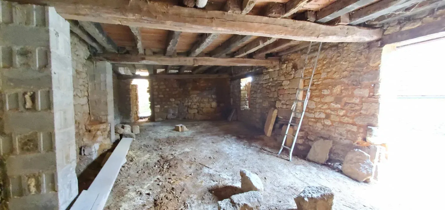 Stone village house in Cénac-et-Saint-Julien with great potential photo 7