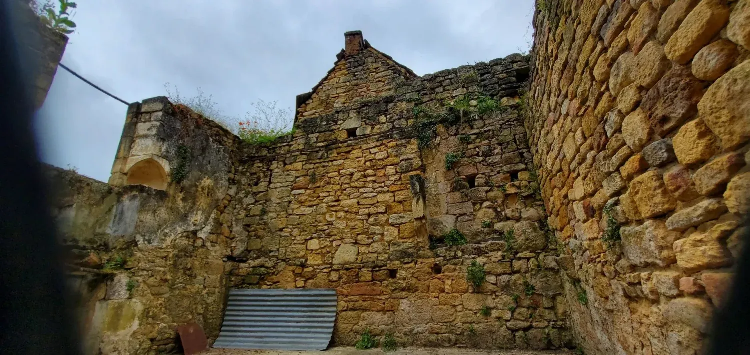 Stone village house in Cénac-et-Saint-Julien with great potential photo 5